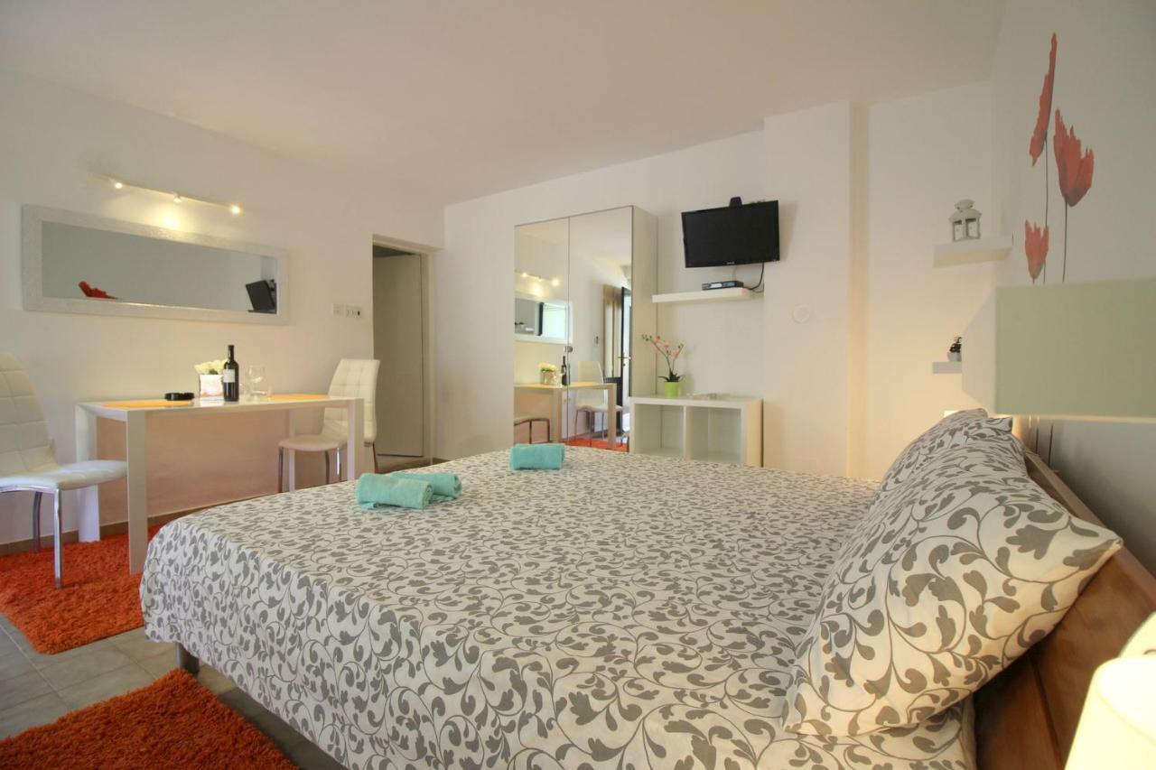 Apartments Sabina ポレッチ エクステリア 写真