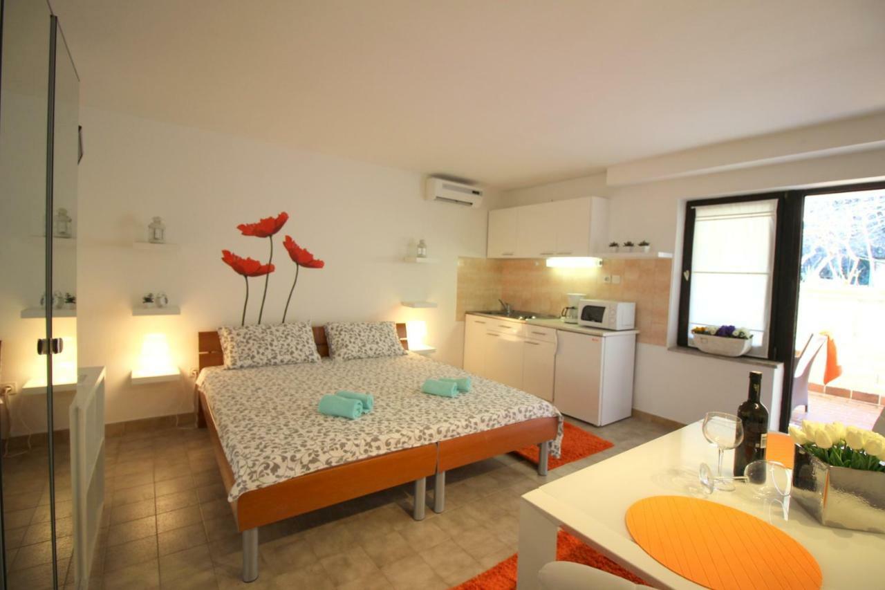 Apartments Sabina ポレッチ エクステリア 写真
