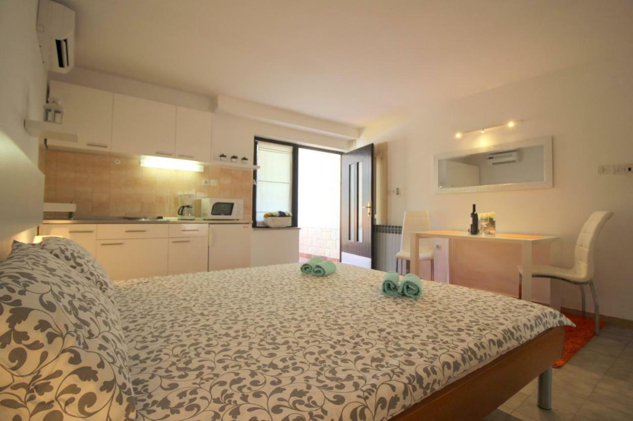 Apartments Sabina ポレッチ エクステリア 写真